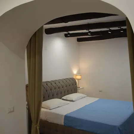 Alojamento de Acomodação e Pequeno-almoço House Vico Lungo A Toledo 4*