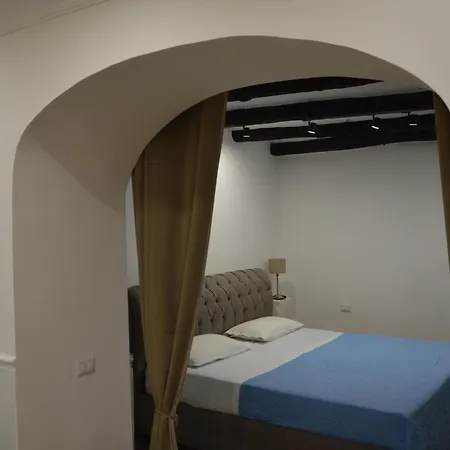 Alojamento de Acomodação e Pequeno-almoço House Vico Lungo A Toledo 4*