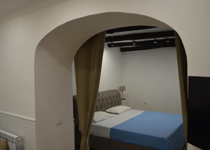 Panzió House Vico Lungo A Toledo 4*